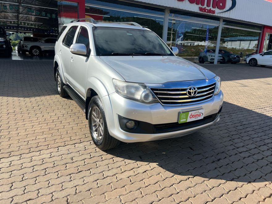 TOYOTA HILUX SW4 SR FLEX 2015