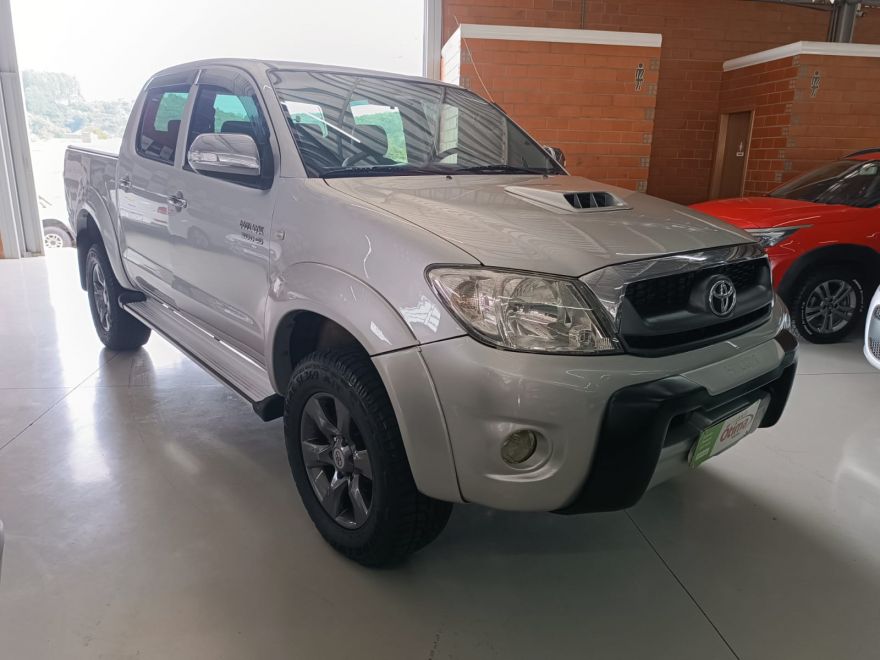 TOYOTA HILUX CD DIESEL 4X4 SR