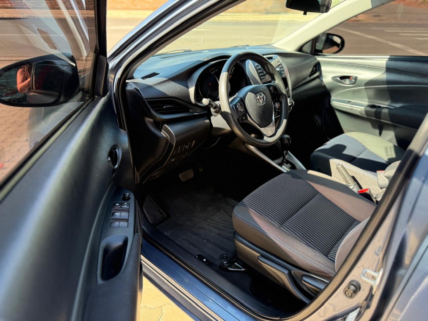 TOYOTA YARIS 1.5 XL LIVE AUTOMATICO - Foto 3