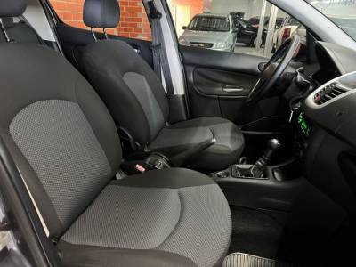 PEUGEOT 207 XR 1.4 2013 - Foto 8