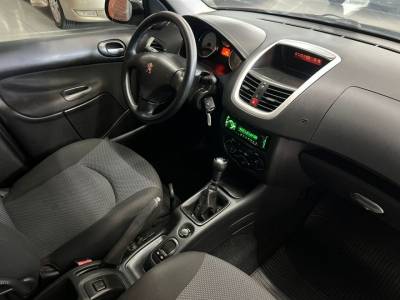 PEUGEOT 207 XR 1.4 2013 - Foto 6